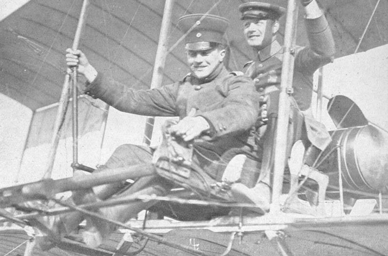Leutnant von Mackenthun (Offiziersflieger) auf dem Flug von Döberitz-Hamburg-Hannover-Döberitz