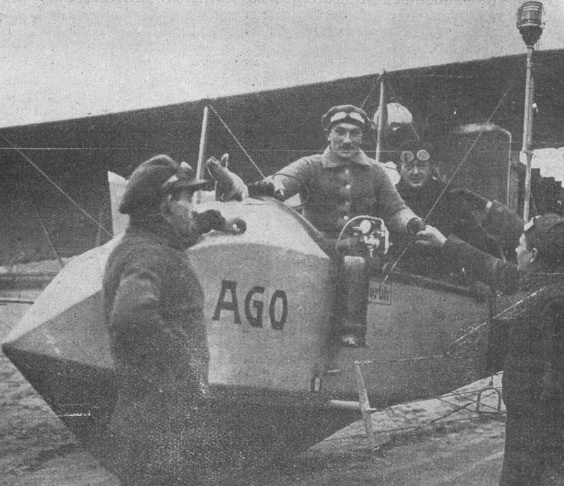 Ingenieur Max Schüler auf AGO Flugzeug Ingenieur Max Schüler auf AGO Flugzeug